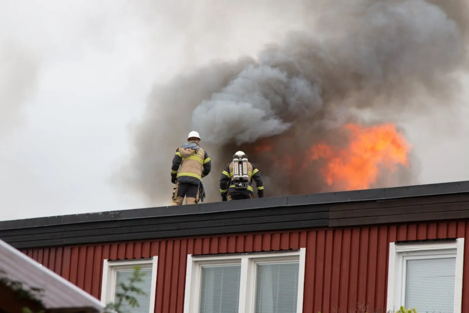 Sotade uttag och kablar efter elbrand i villa